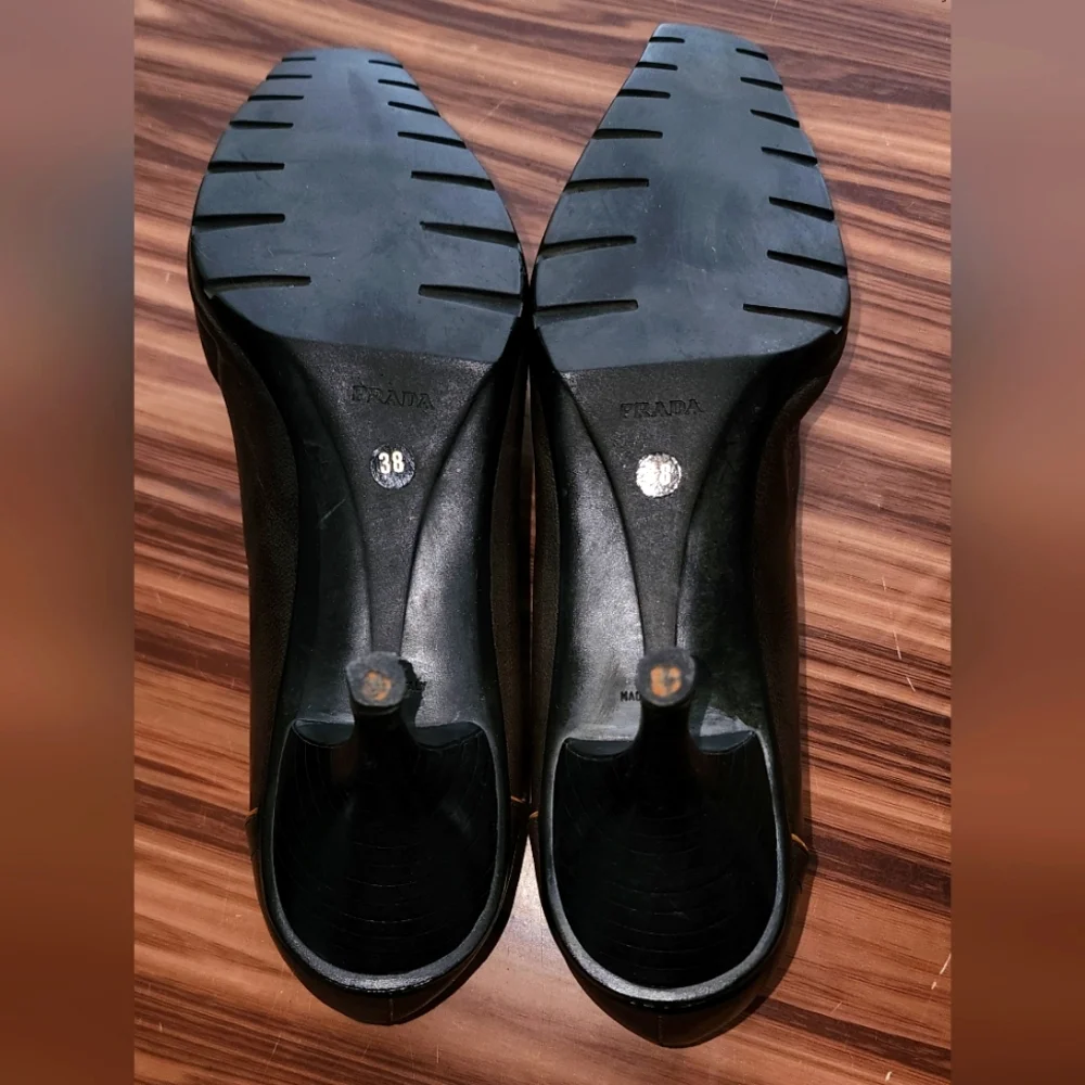 Prada Heels Super cute ๐ - Picture 5 of 9